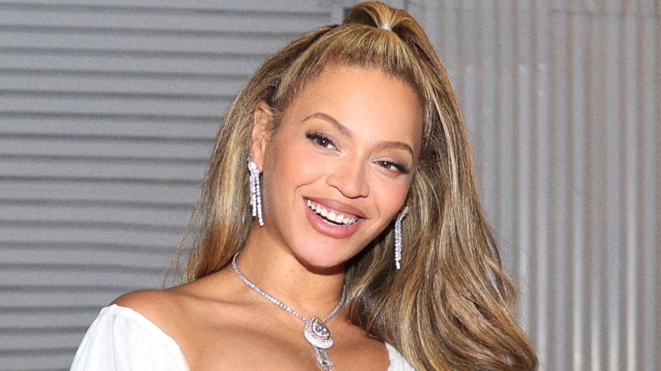 Beyoncé Biography: Early Life, Careers, Albums, Awards, & Legacies